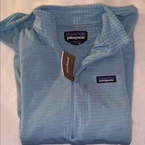 New women’s blue Patagonia lightweight quarter zip